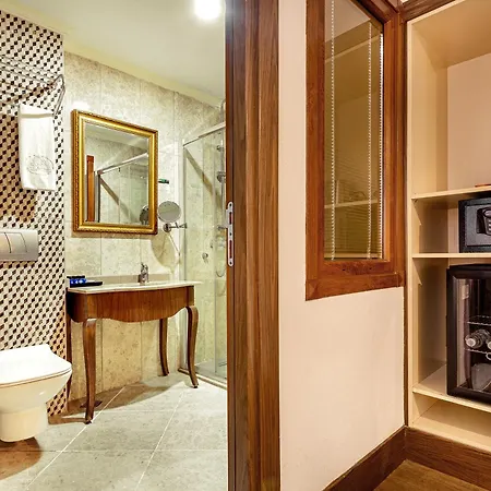 Hotel The 3*