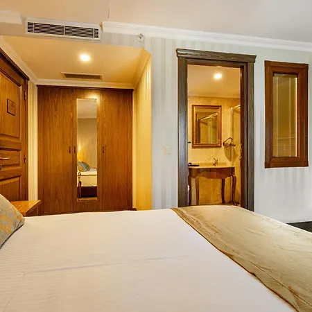 Hotel The 3*
